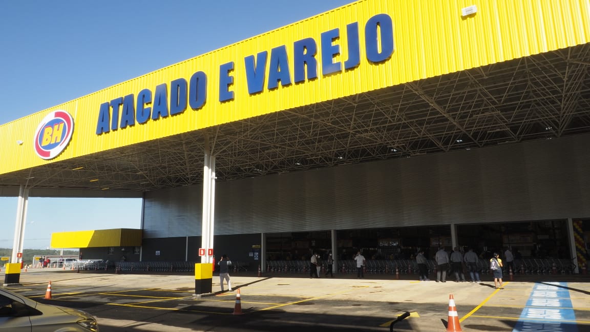 SUPERMERCADOS BH INAUGURA SUA PRIMEIRA LOJA ATACAREJO EM BOCAIUVA