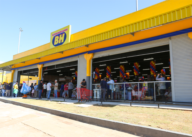 SUPERMERCADOS BH INAUGURA MAIS UMA LOJA NA REGIÃO DO BAIRRO SANTA MÔNICA EM BELO HORIZONTE