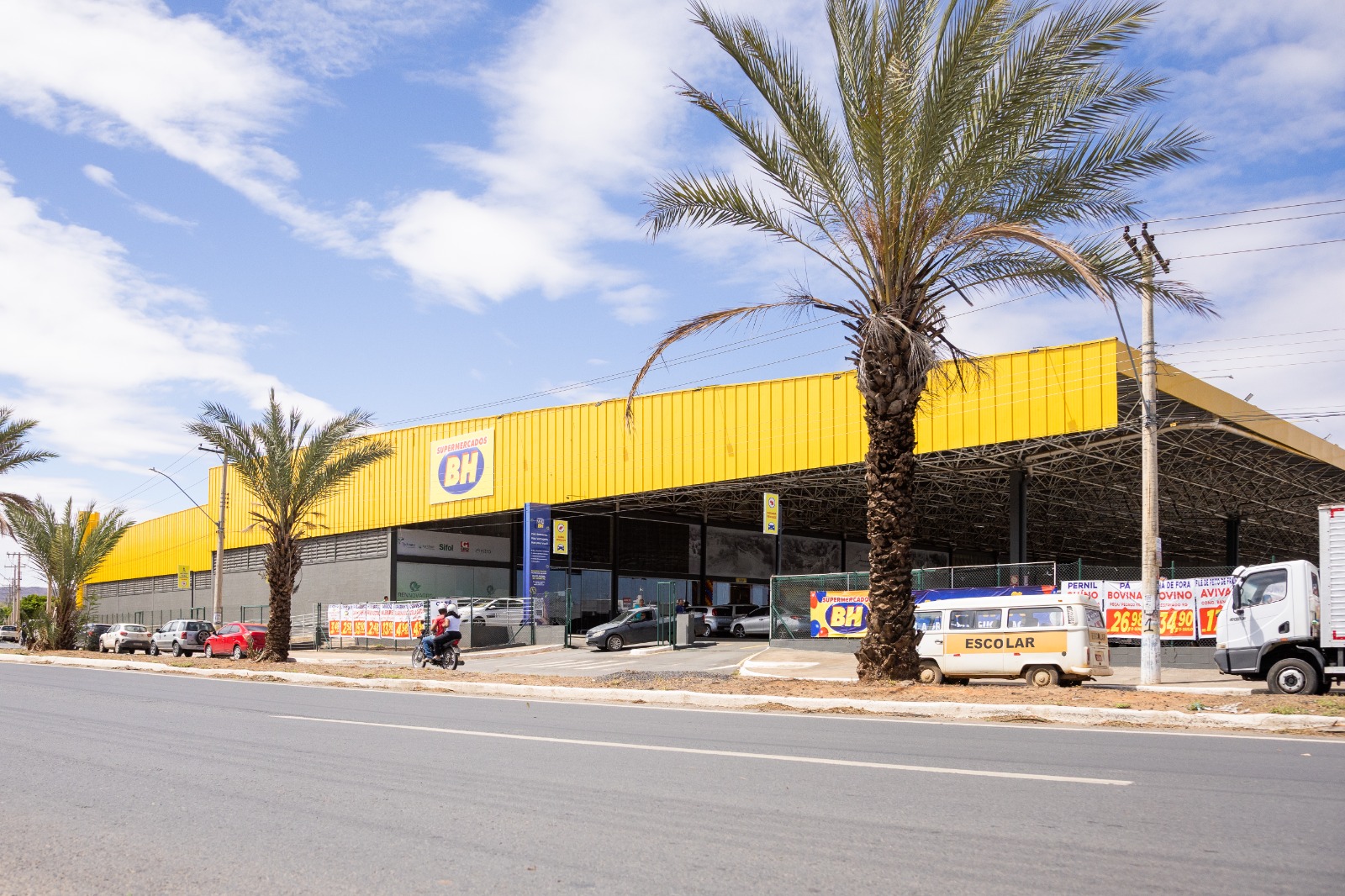 Supermercados BH inaugura duas lojas no Norte de Minas