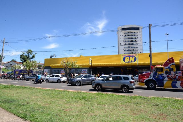 Supermercados BH inaugura primeira loja em Araguari e reforça expansão em Minas Gerais